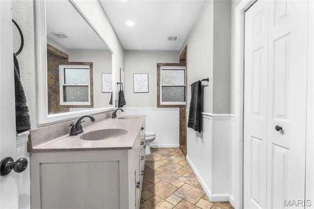 $252,500 | 908 East Cottonwood Lane, Dexter, MO 63841