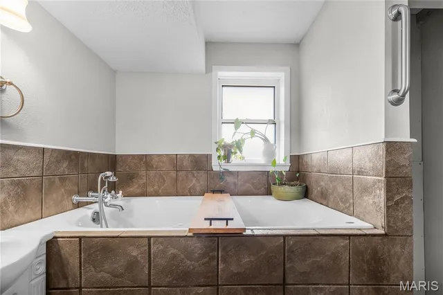 $252,500 | 908 East Cottonwood Lane, Dexter, MO 63841