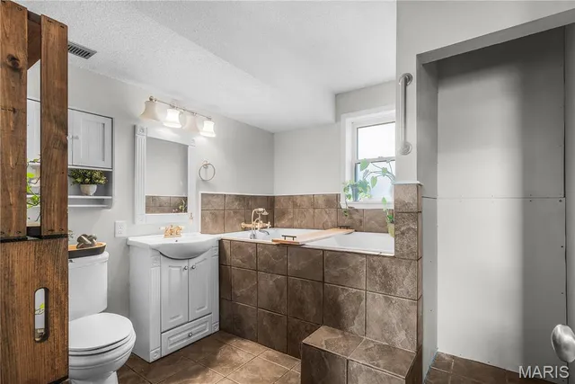 $252,500 | 908 East Cottonwood Lane, Dexter, MO 63841