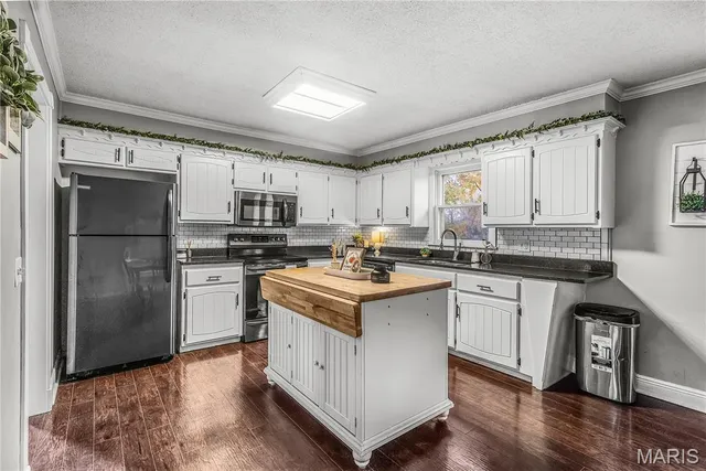 $252,500 | 908 East Cottonwood Lane, Dexter, MO 63841