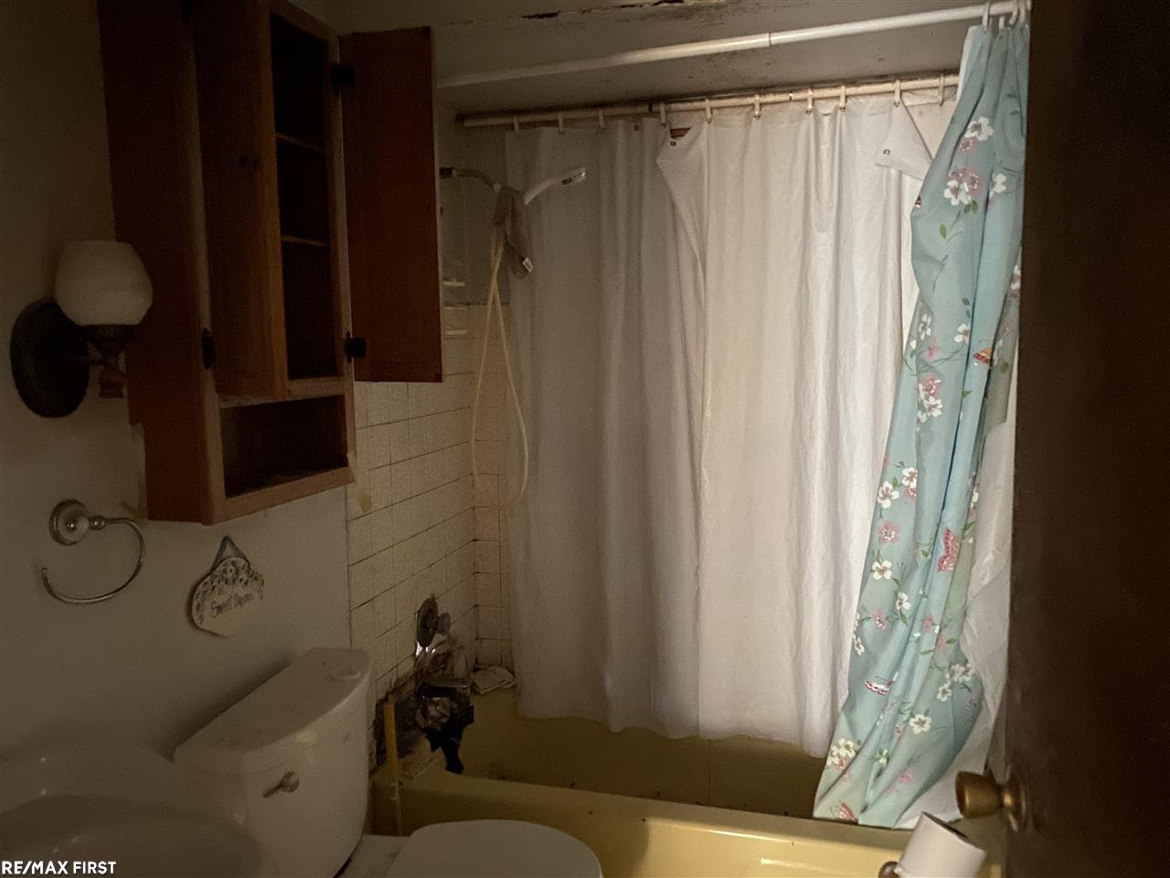 478 Maple Street Algonac, MI 48001 - Photo 13 of 16 50035500-12.JPG