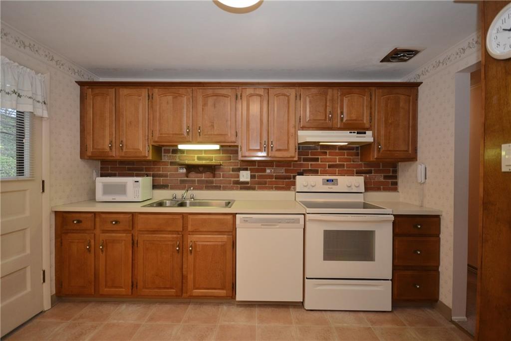 217 Segar Road Pittsburgh, PA 15243 - Photo 10 of 25 Plan on holidays at your new house! Pantry closet to right in this photo.