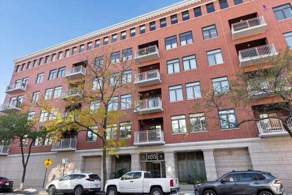 $775,000 | 1155 West Armitage Avenue, Unit 301, Chicago, IL 60614