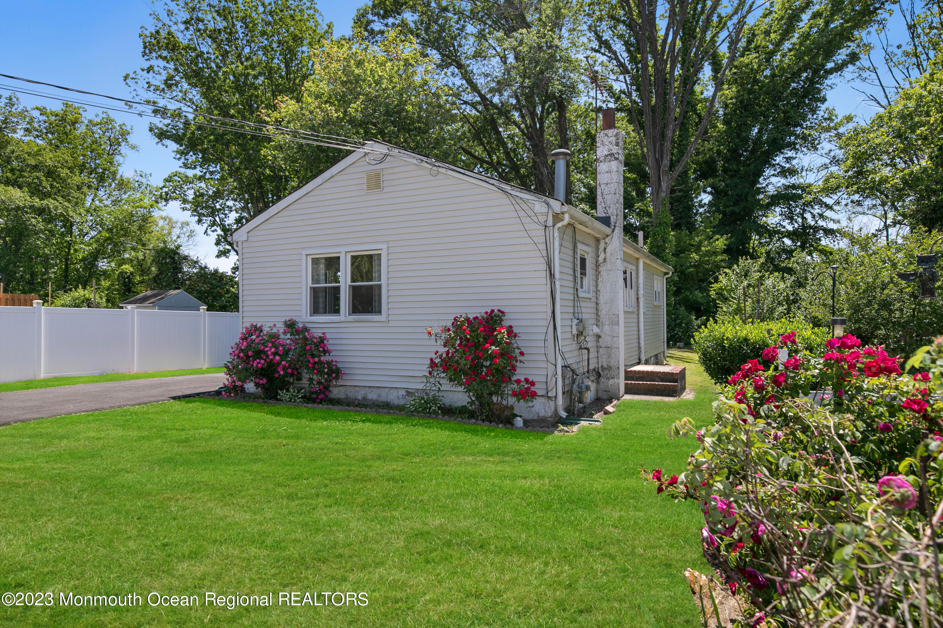 197 Raritan Street Keyport, NJ 07735 - Photo 3 of 28 a view of a house with backyard and garden