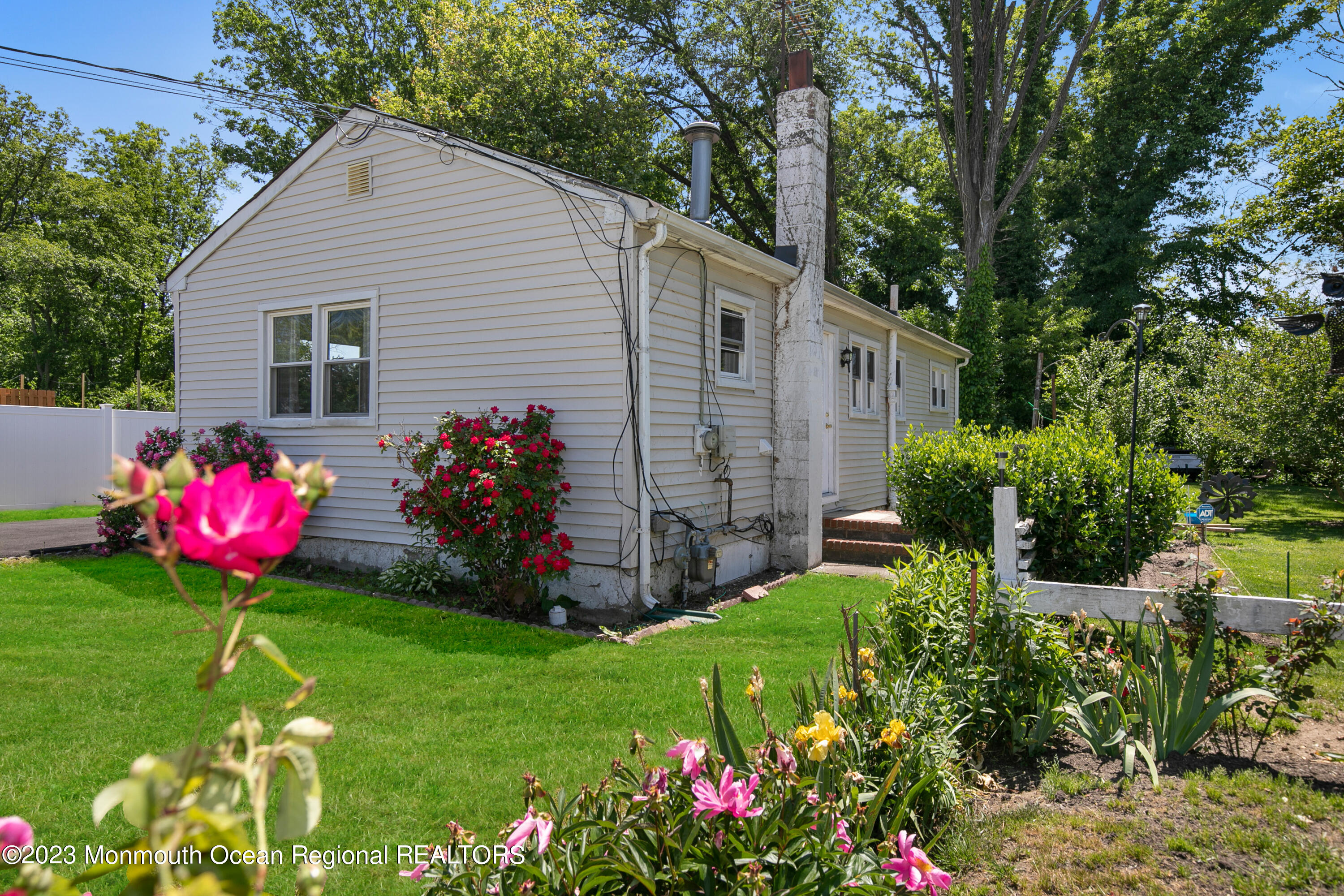 197 Raritan Street Keyport, NJ 07735 - Photo 4 of 28 a backyard of a house with flower plants
