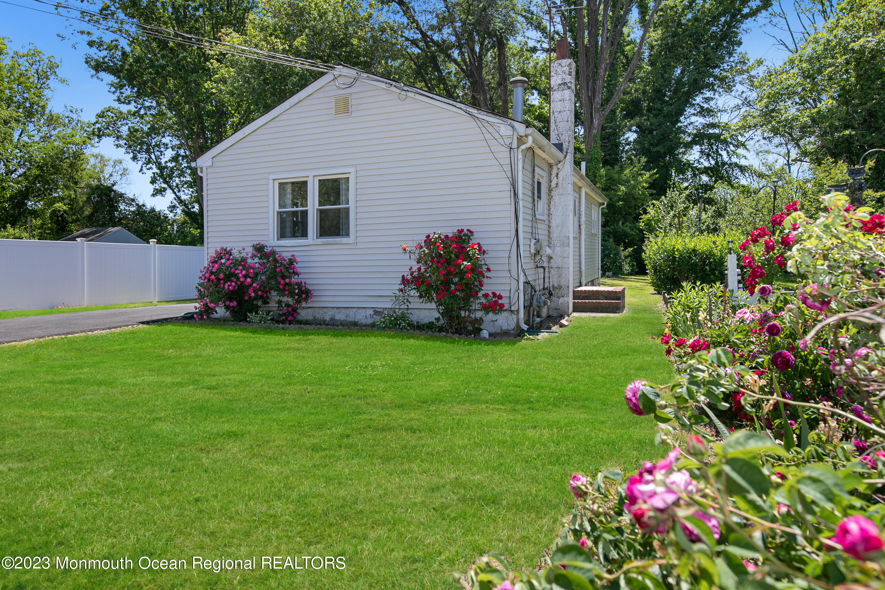 197 Raritan Street Keyport, NJ 07735 - Photo 5 of 28 a view of a house with a yard and garden
