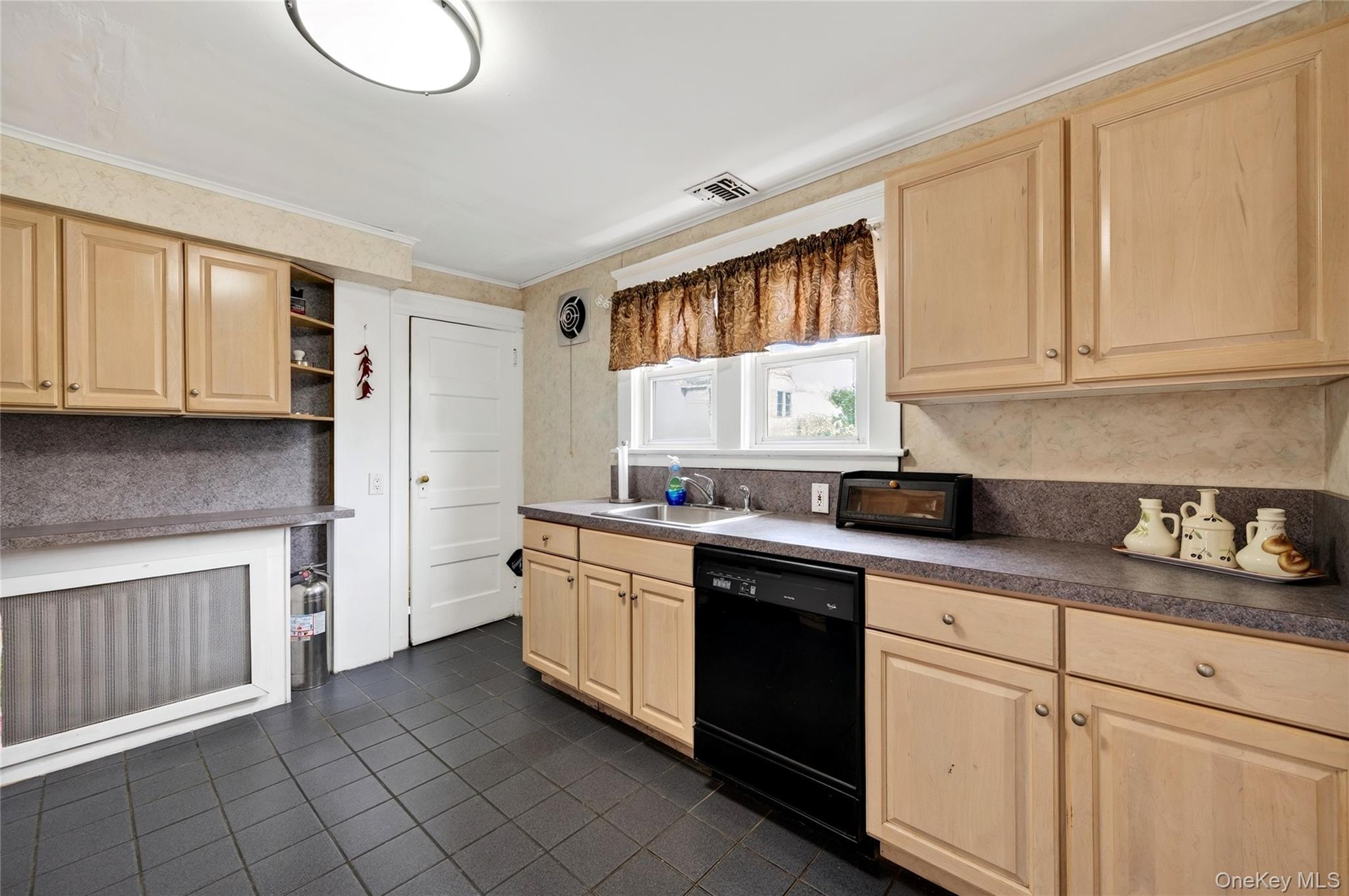 8 Juliet Street Bay Shore, NY 11706 - Photo 14 of 26 Gallery Image 14