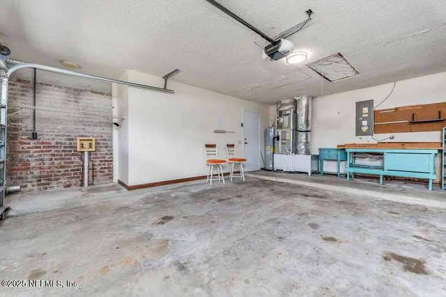 a view of a livingroom with furniture and a ceiling fan