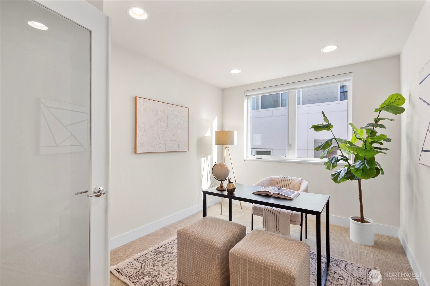2212 Franklin Avenue East, Unit B Seattle, WA 98102 - Photo 22 of 32 a living room with furniture and a potted plant