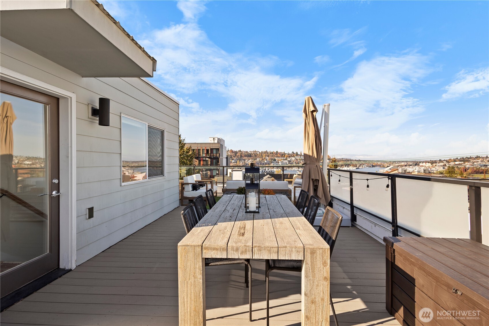 2212 Franklin Avenue East, Unit B Seattle, WA 98102 - Photo 28 of 32 a view of a balcony with furniture