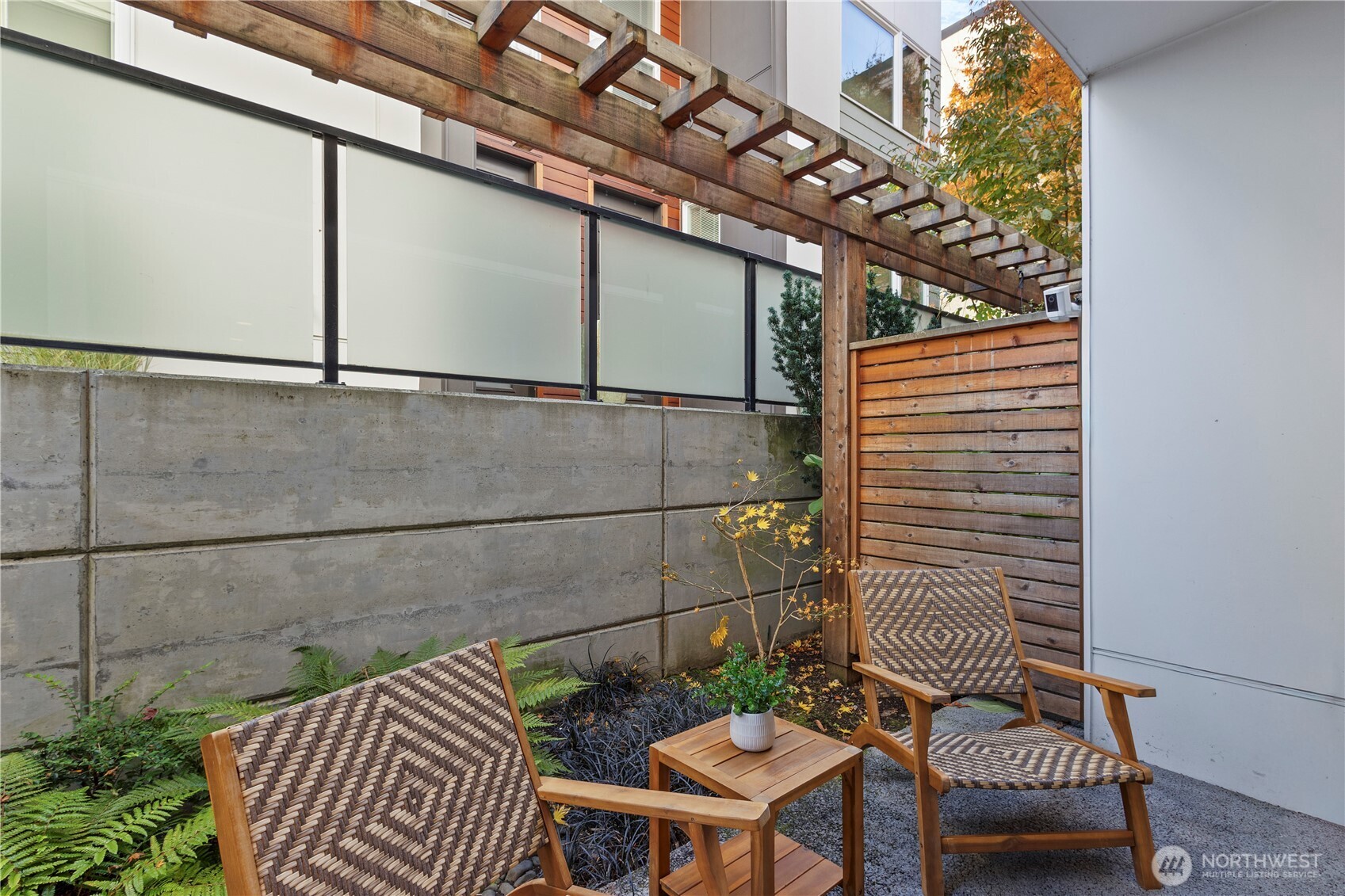 2212 Franklin Avenue East, Unit B Seattle, WA 98102 - Photo 8 of 32 a outdoor space with a couch and chairs