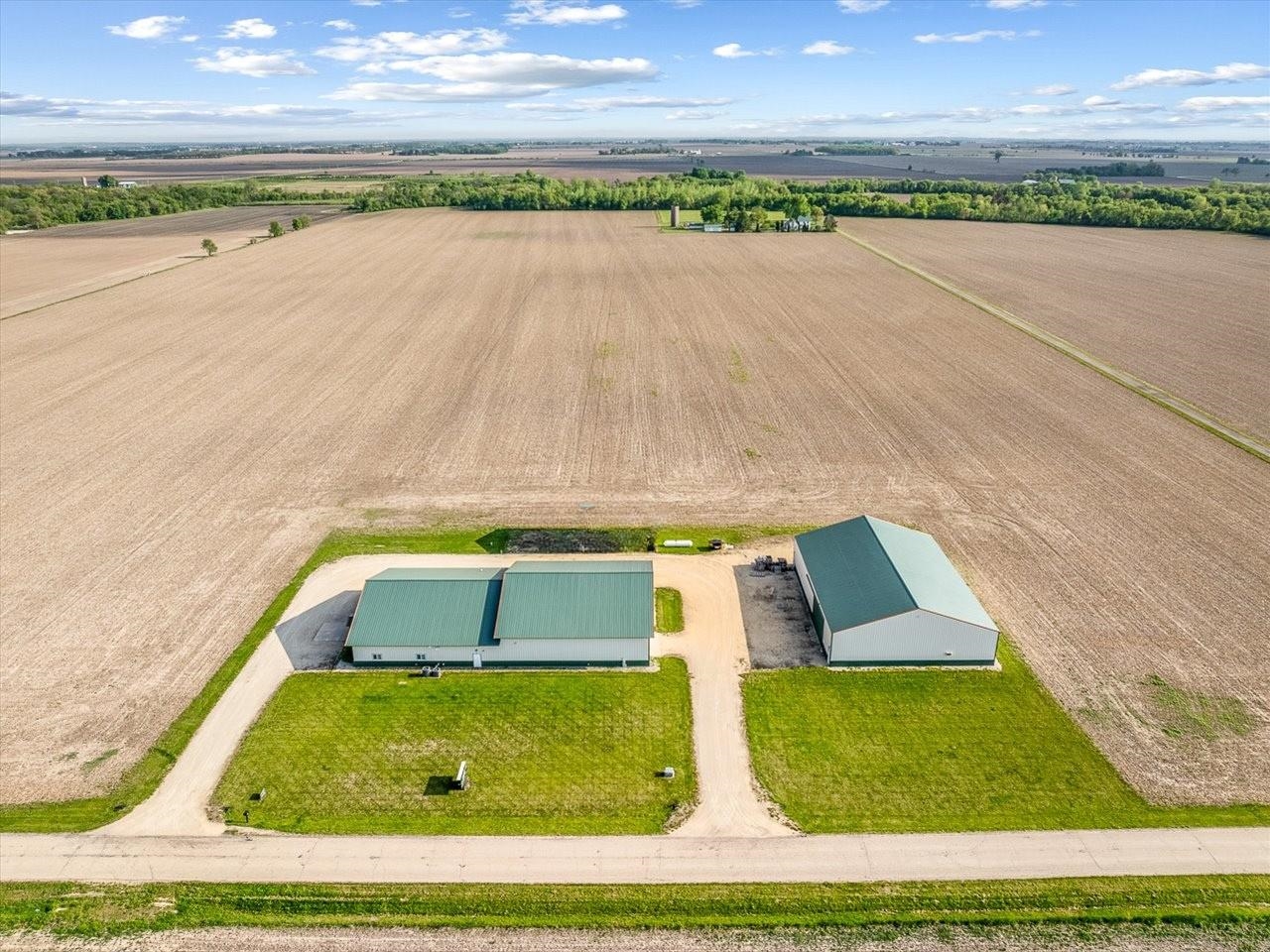 11635 Wange Road Capron, IL 61012 - Photo 3 of 57