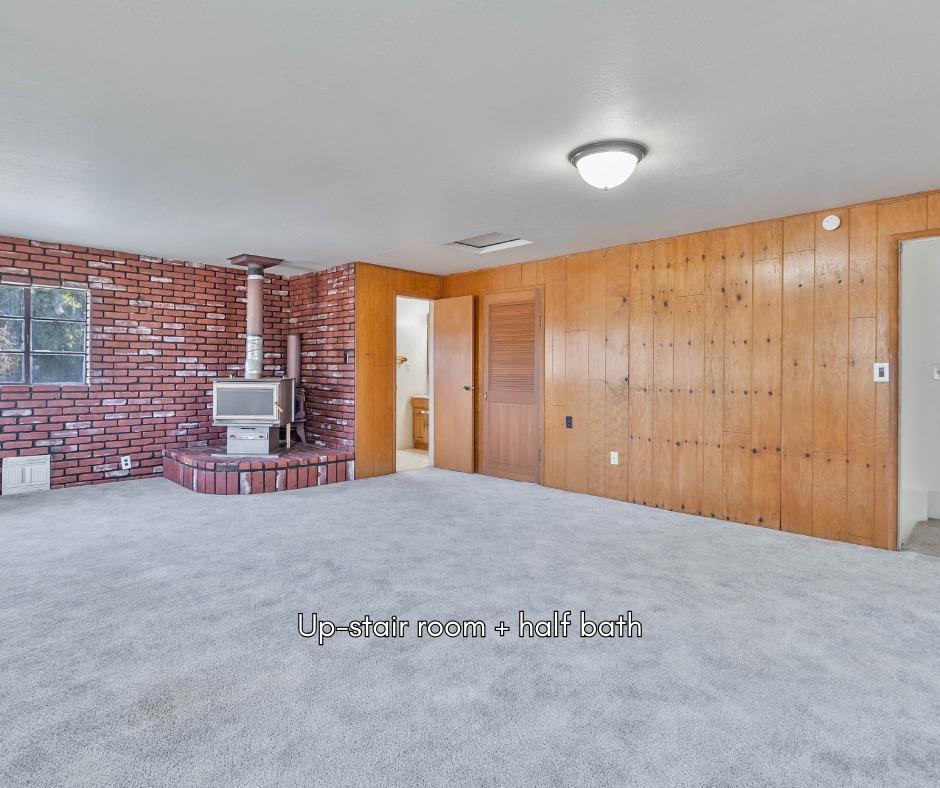 5856 East Park Cir Drive Fresno, CA 93727 - Photo 17 of 47 a view of an empty room with a window