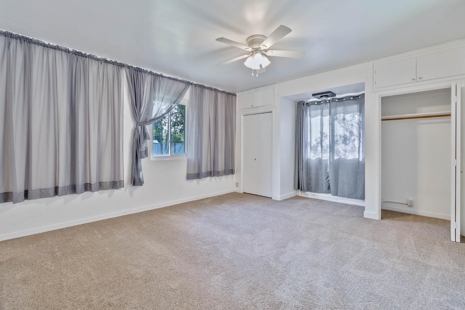 5856 East Park Cir Drive Fresno, CA 93727 - Photo 23 of 47 an empty room with windows and closet