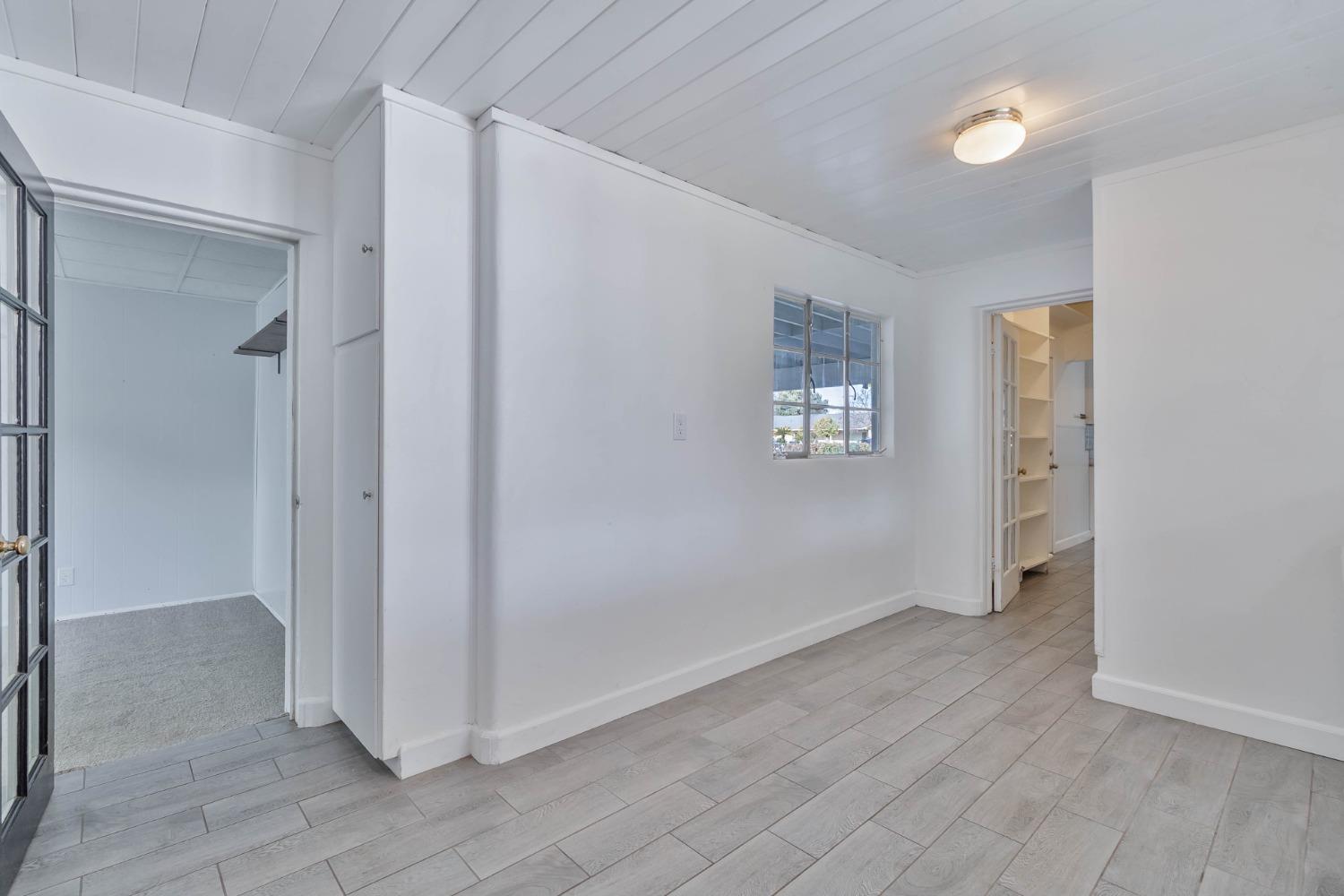5856 East Park Cir Drive Fresno, CA 93727 - Photo 27 of 47 an empty room with windows and closet