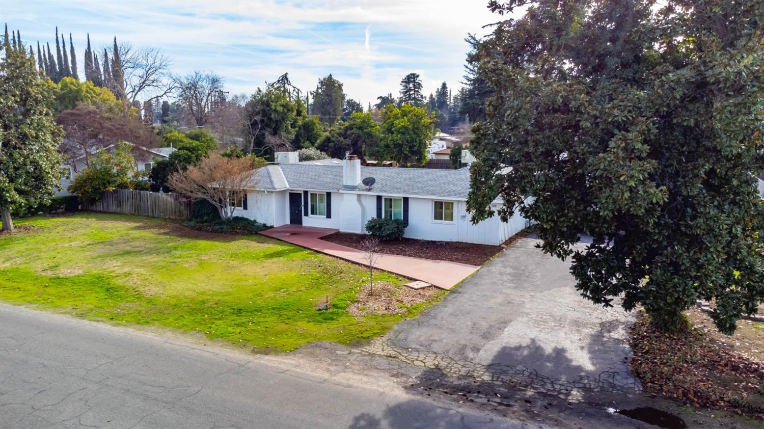 5856 East Park Cir Drive Fresno, CA 93727 - Photo 3 of 47 a view of a house with swimming pool and a yard
