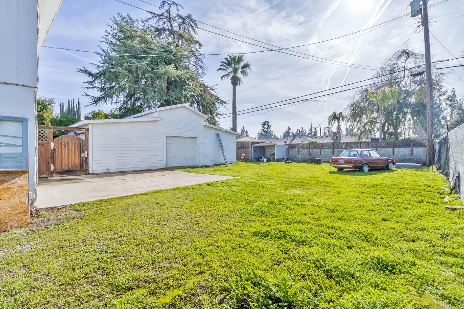 5856 East Park Cir Drive Fresno, CA 93727 - Photo 42 of 47 a view of a house with a yard and sitting area