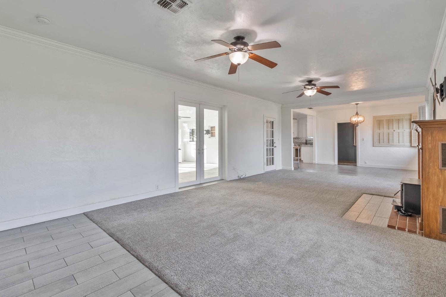 5856 East Park Cir Drive Fresno, CA 93727 - Photo 5 of 47 a view of a livingroom with a ceiling fan and window