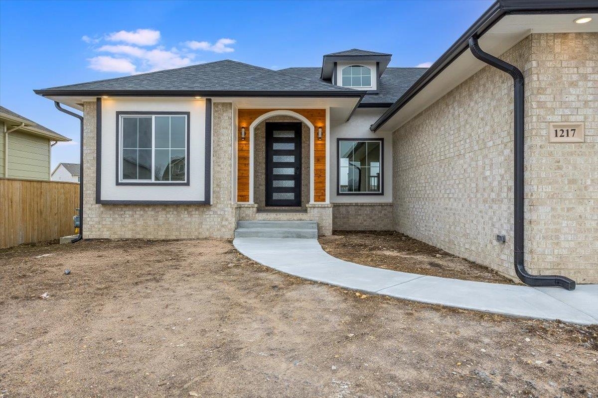 1217 South Gateway Street Wichita, KS 67230 - Photo 2 of 36