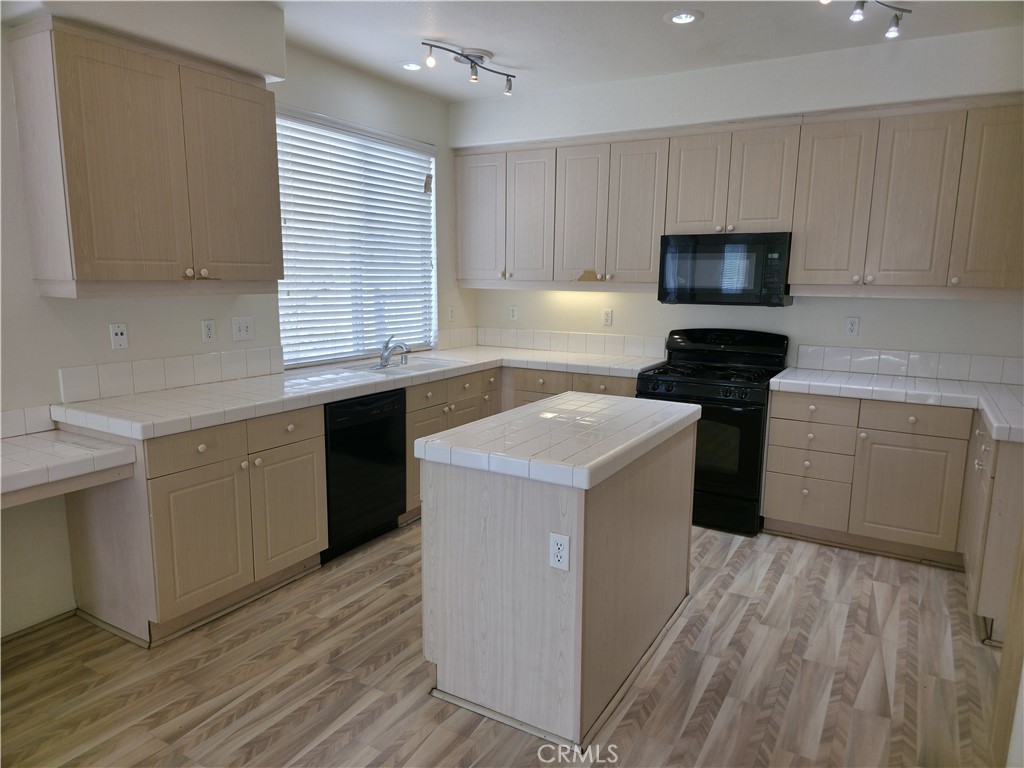 1379 Withorn Court Riverside, CA 92507 - Photo 8 of 30