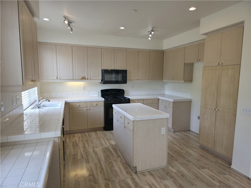 1379 Withorn Court Riverside, CA 92507 - Photo 9 of 30