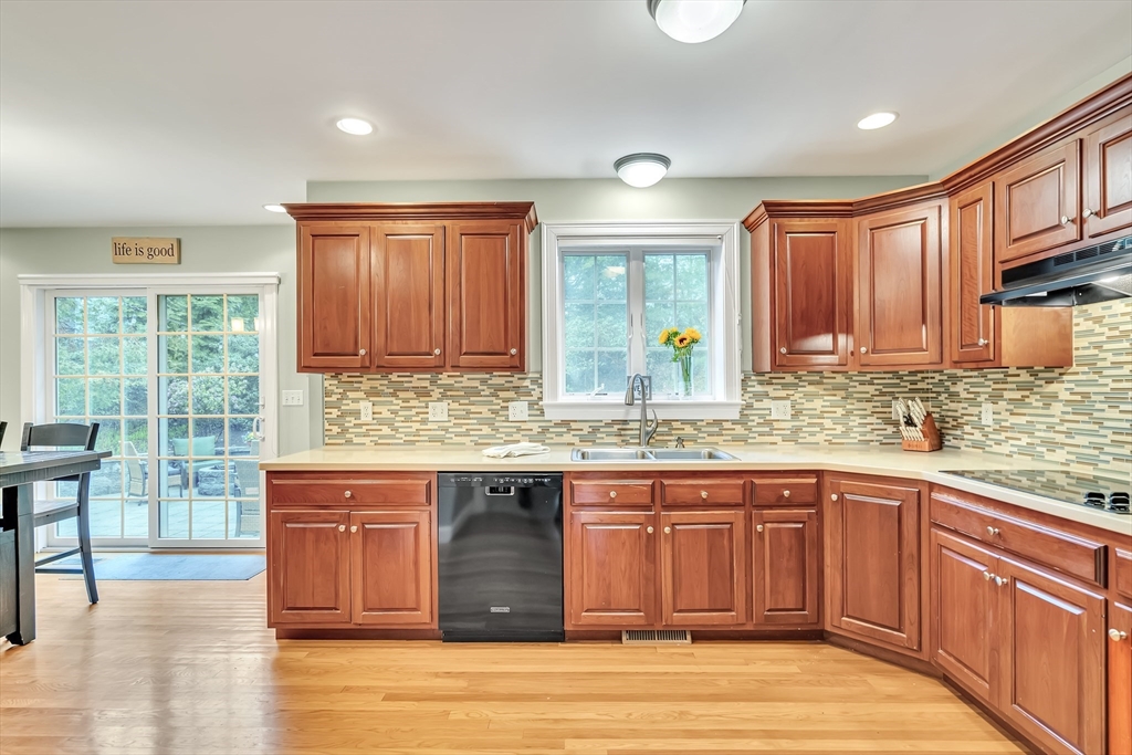 46 Holmes Street Needham, MA 02492 - Photo 7 of 36