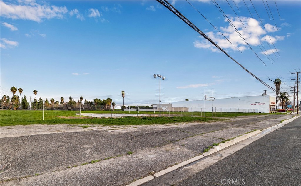 7509 Arlington Riverside, CA 92503 - Photo 16 of 27 a view of a golf course
