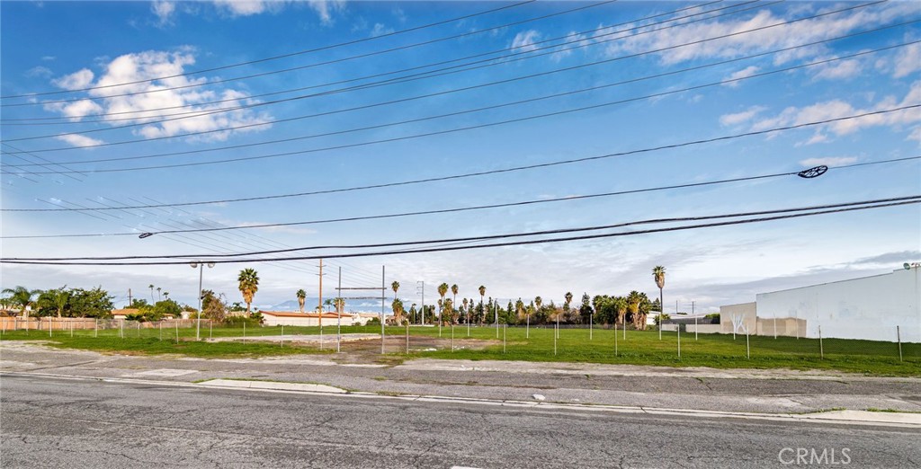7509 Arlington Riverside, CA 92503 - Photo 19 of 27 a view of a golf course