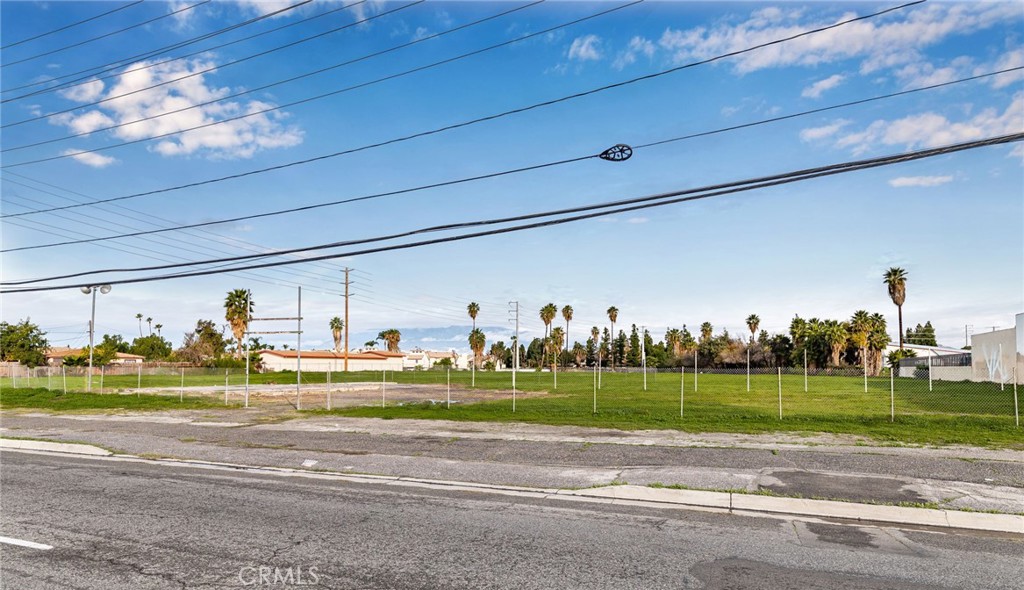 7509 Arlington Riverside, CA 92503 - Photo 20 of 27 a view of a yard
