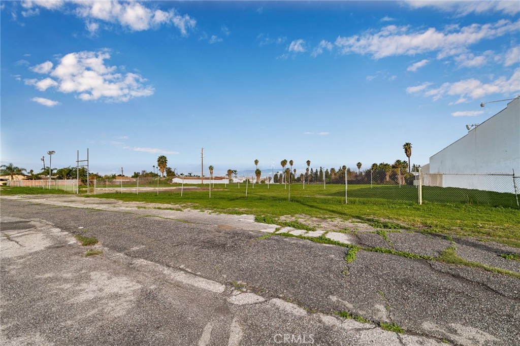 7509 Arlington Riverside, CA 92503 - Photo 21 of 27 a view of a golf course