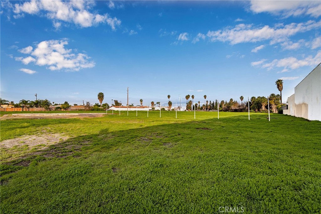 7509 Arlington Riverside, CA 92503 - Photo 23 of 27 a view of a big room with lots of green space