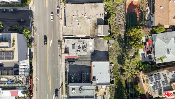 a view of a parking space