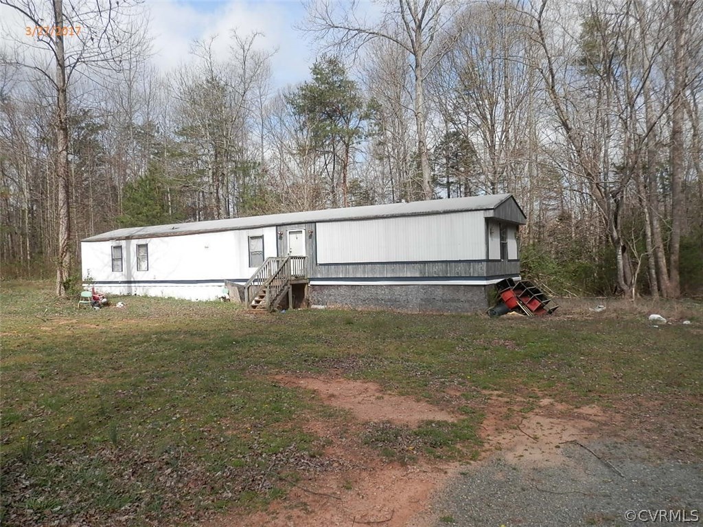 1748 Sheppard Town Road Crozier, VA 23039 - Photo 1 of 1 a view of backyard with green space
