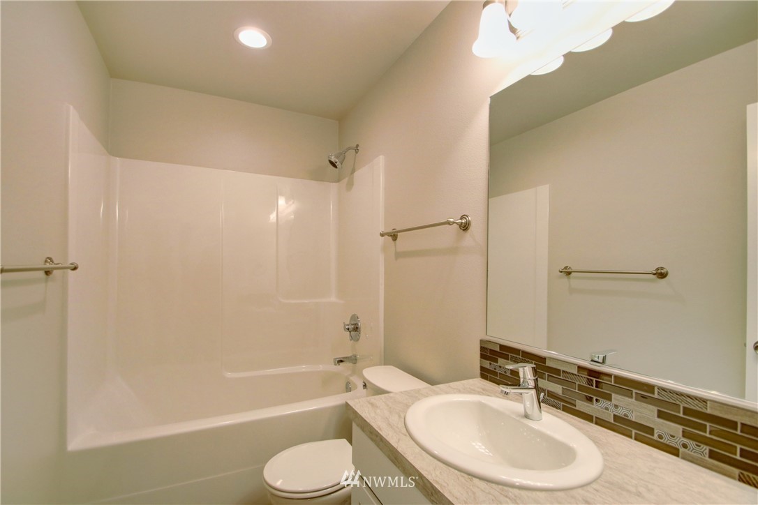 705 Peterson Road Burlington, WA 98233 - Photo 29 of 30 a bathroom with a sink toilet and shower