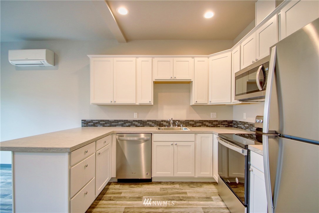 705 Peterson Road Burlington, WA 98233 - Photo 10 of 30 a kitchen with stainless steel appliances granite countertop a stove a sink and a refrigerator