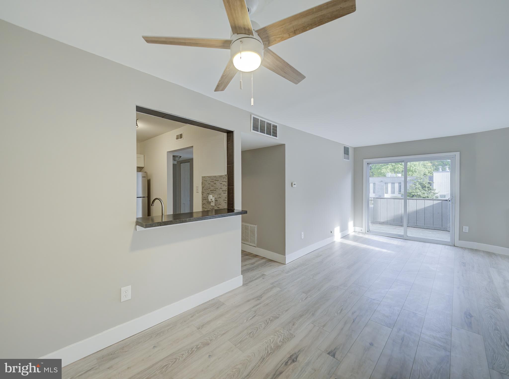 25 South Church Road, Unit 138 Maple Shade, NJ 08052 - Photo 2 of 19 Dining/Living Room
