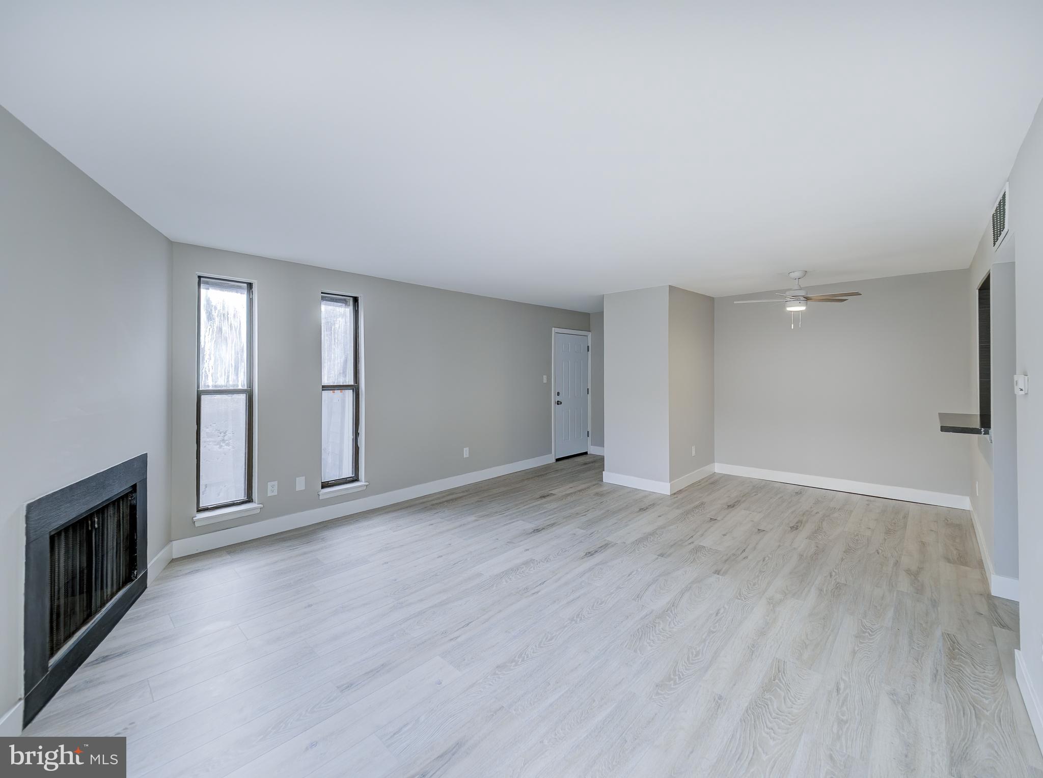 25 South Church Road, Unit 138 Maple Shade, NJ 08052 - Photo 3 of 19 Living / Dinning Room