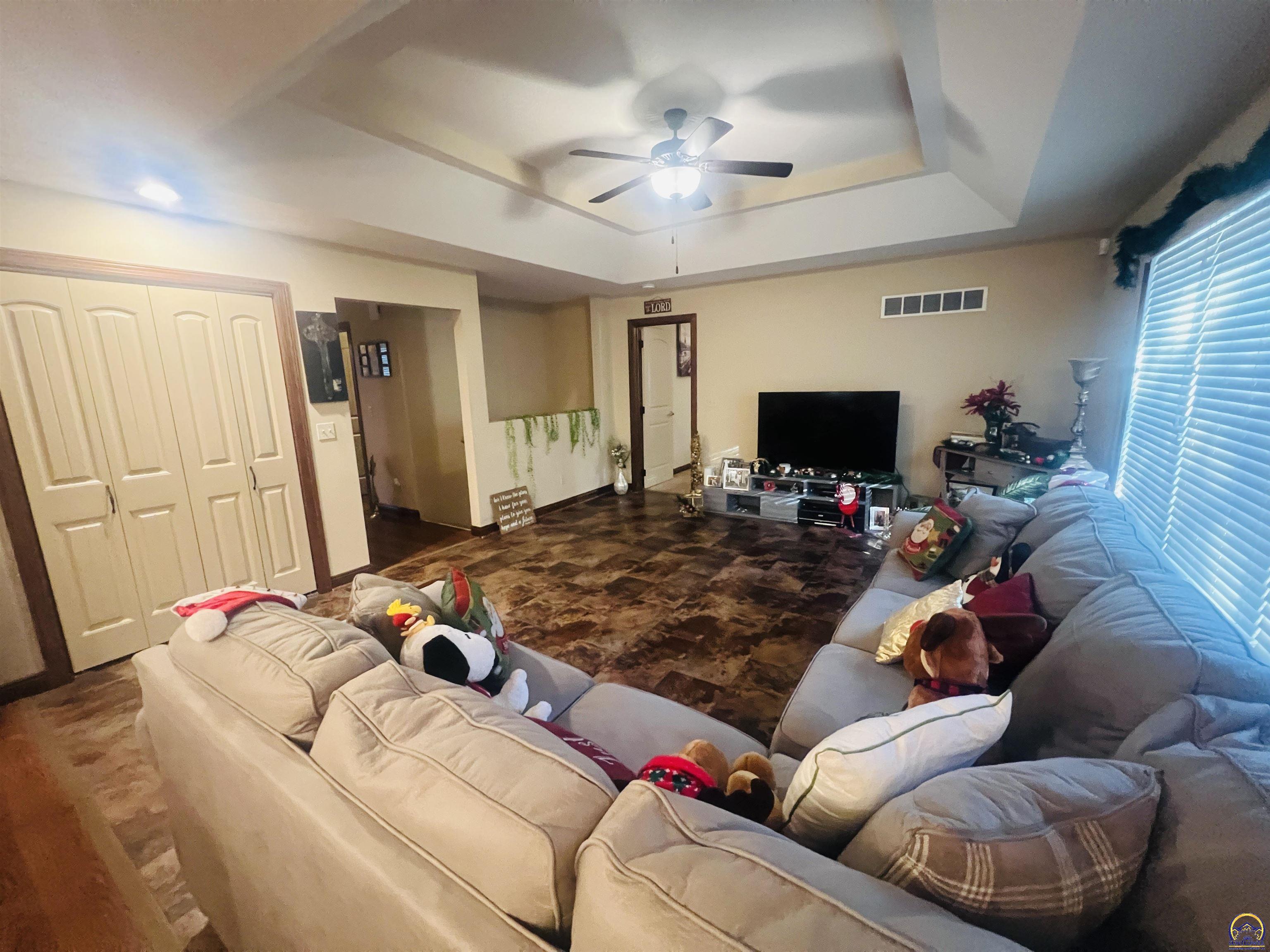 6005 Southwest 44th Street Topeka, KS 66610 - Photo 14 of 70