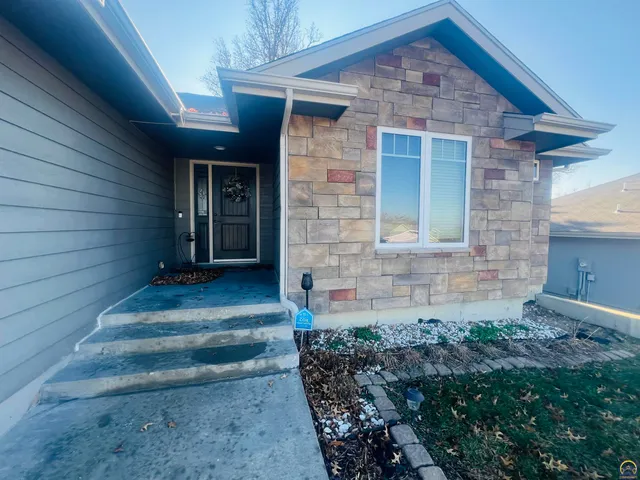 $310,000 | 6005 Southwest 44th Street, Topeka, KS 66610