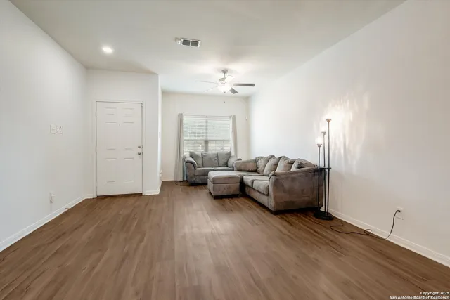 $275,000 | 15237 Snug Harbor Way, Von Ormy, TX 78073