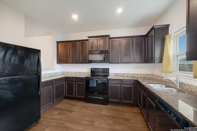 $275,000 | 15237 Snug Harbor Way, Von Ormy, TX 78073