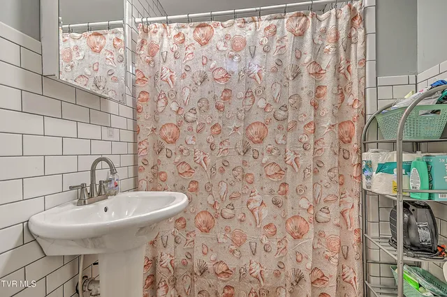 $190,000 | 416 Moore Street, Bristol, VA 24201