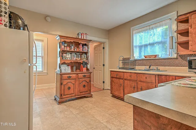 $190,000 | 416 Moore Street, Bristol, VA 24201