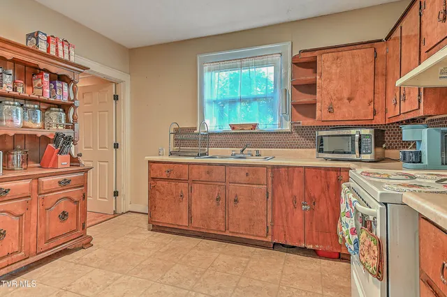 $190,000 | 416 Moore Street, Bristol, VA 24201