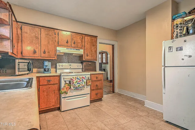 $190,000 | 416 Moore Street, Bristol, VA 24201