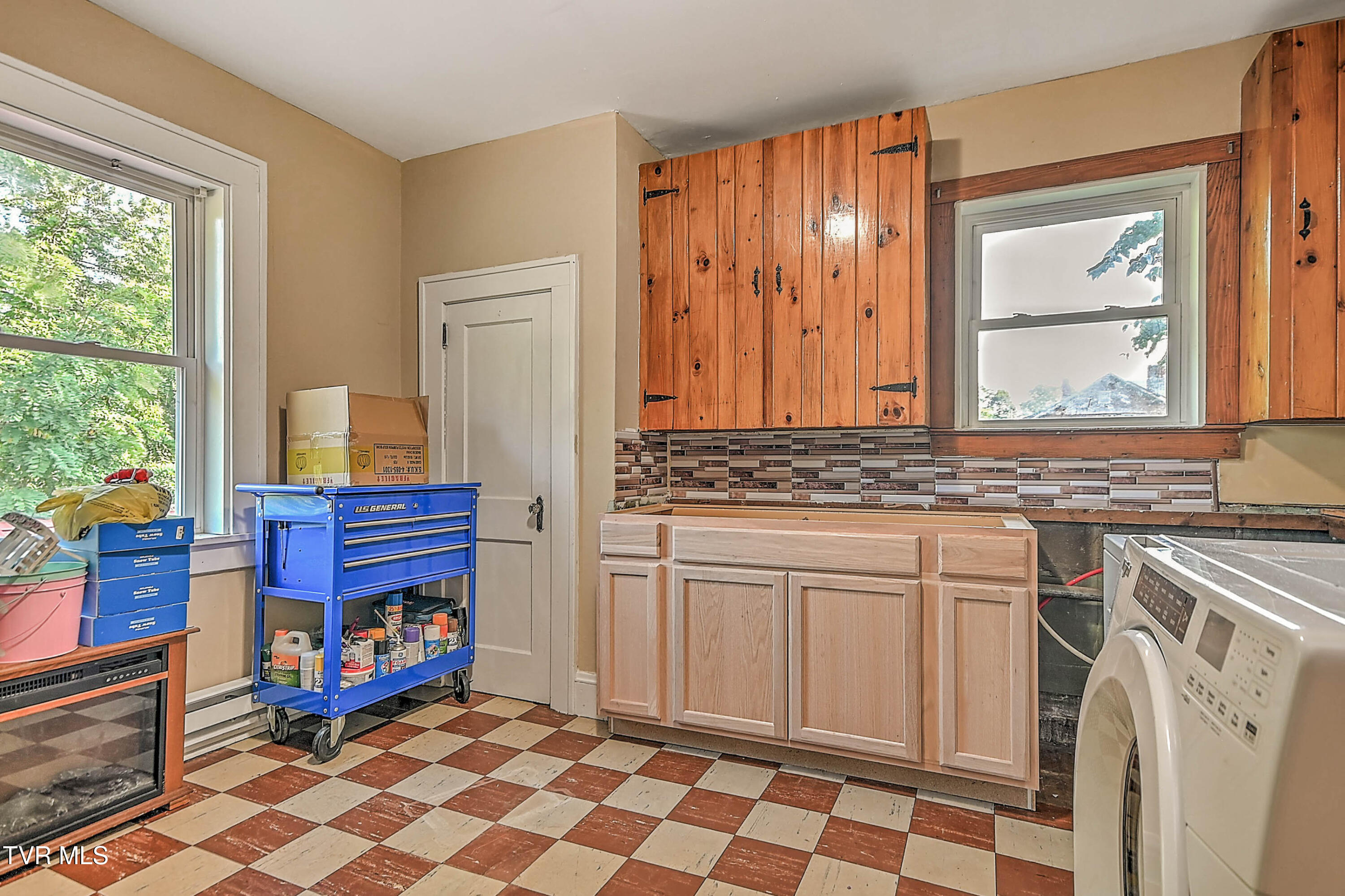 416 Moore Street Bristol, VA 24201 - Photo 27 of 40 416 Moore SB-27