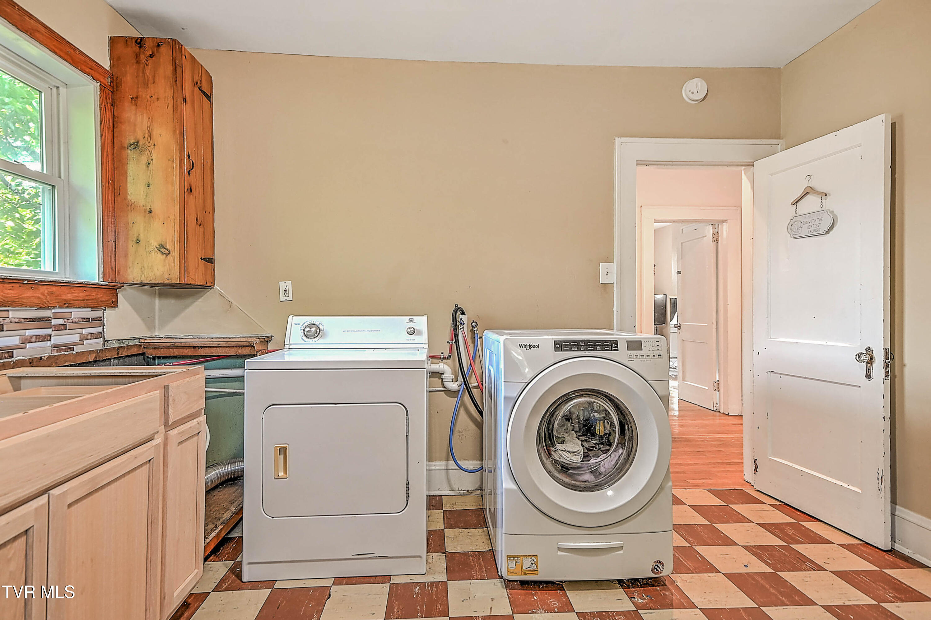 416 Moore Street Bristol, VA 24201 - Photo 28 of 40 416 Moore SB-28