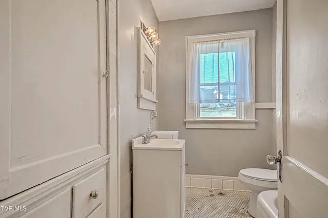 $190,000 | 416 Moore Street, Bristol, VA 24201