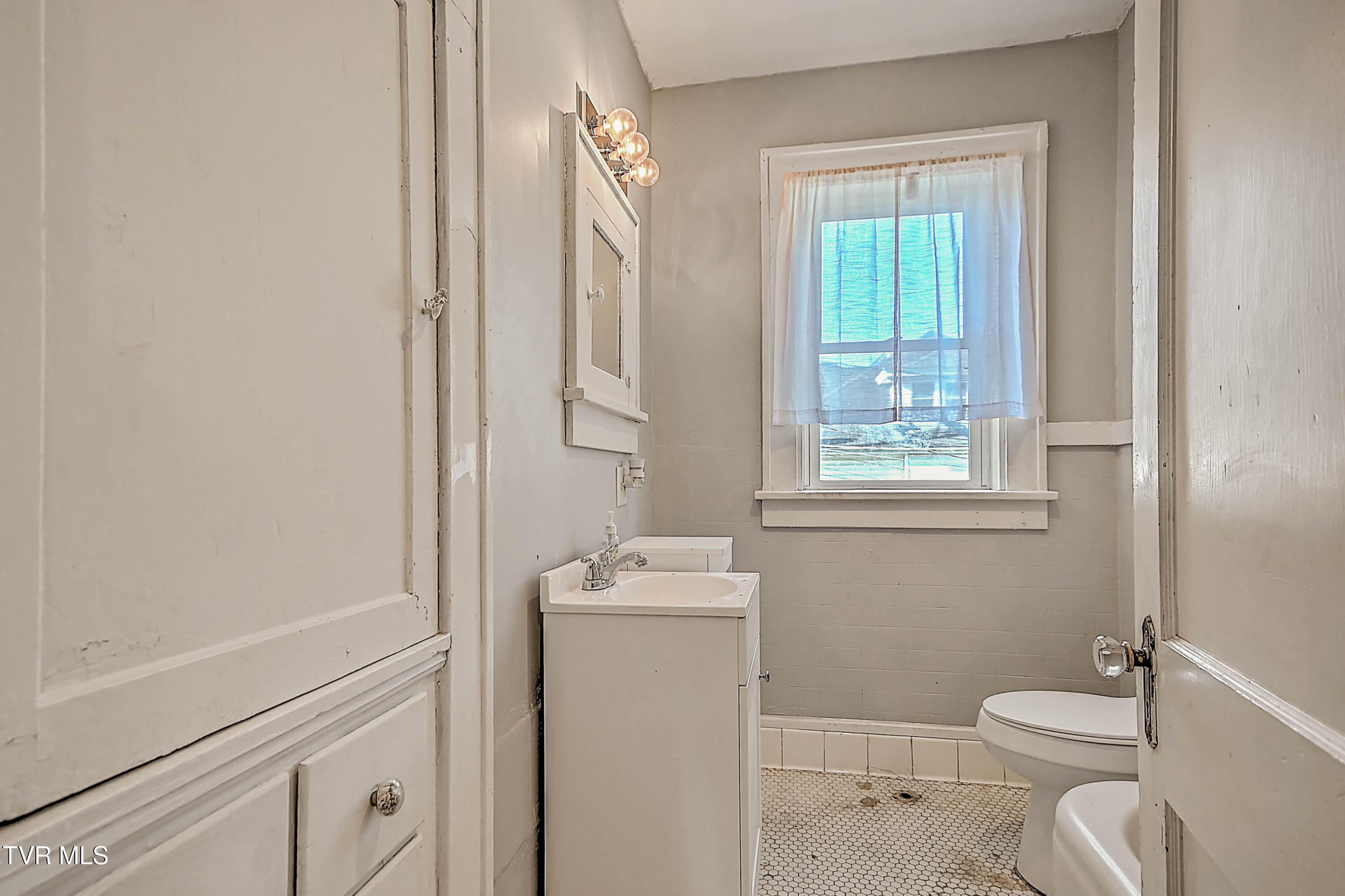 416 Moore Street Bristol, VA 24201 - Photo 31 of 40 416 Moore SB-31