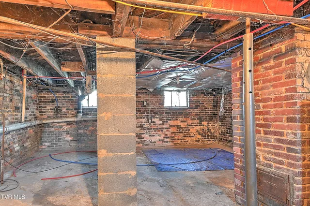 $190,000 | 416 Moore Street, Bristol, VA 24201